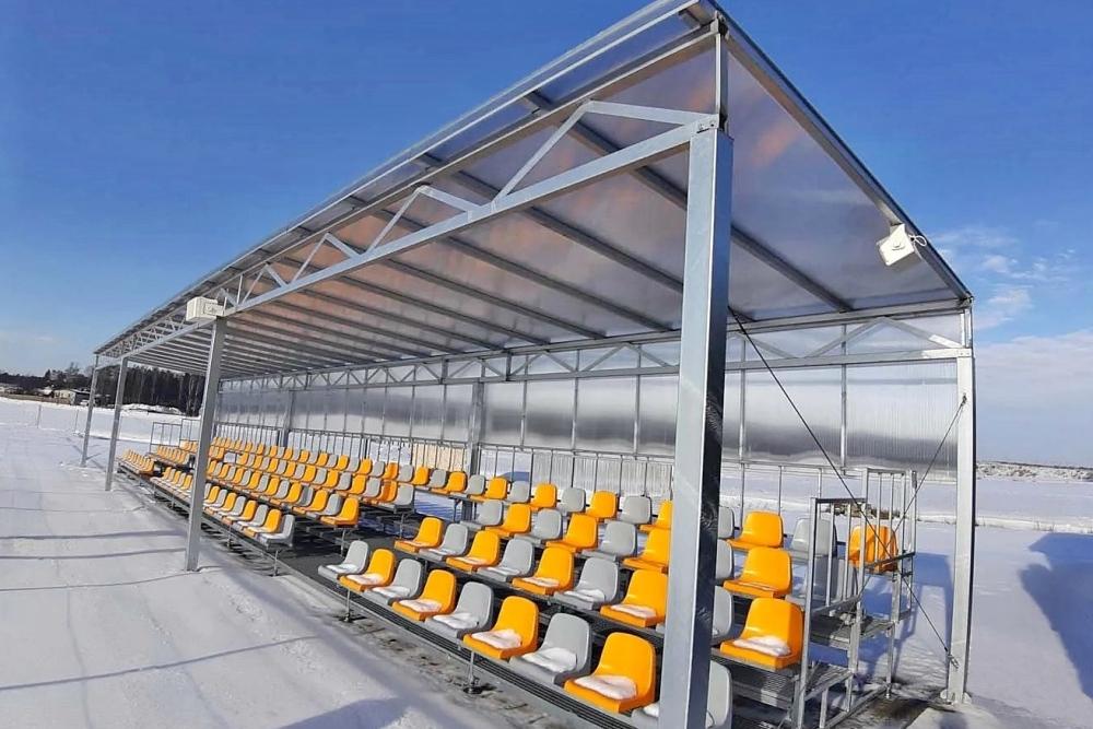 Zadaszenie trybuny stadionowej z osłoną tylnej ściany Prostar producent